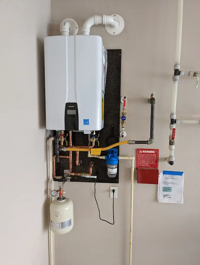 Professional plumber installing copper piping in a Hidalgo home